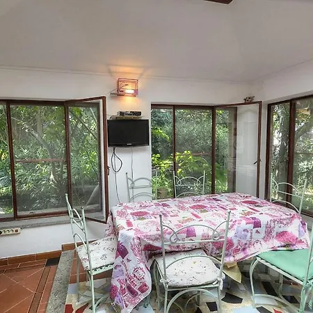 Sleeps 4 Air Con Wifi 梅塔