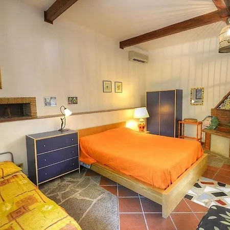 Sleeps 4 Air Con Wifi 别墅